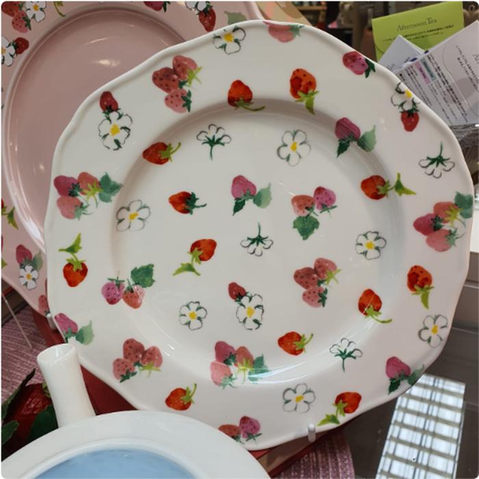 White Strawberry Ceramic Plate