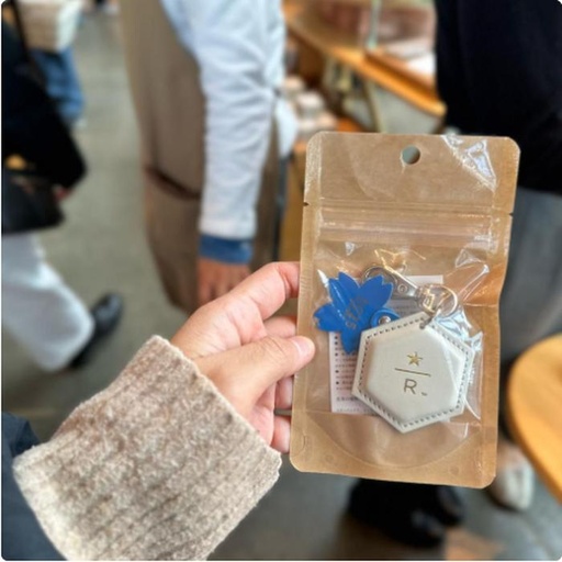[28/02/2025-12:12-600] Leather Keychain Sakura Blue