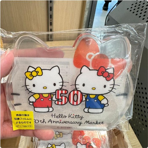 [11/3/2024-16:26-455] Hello Kitty Glitter Acrylic Stand