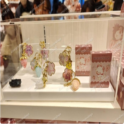 [1/28/2025-08:36-165] Strawberry Secret Keychain @Each 