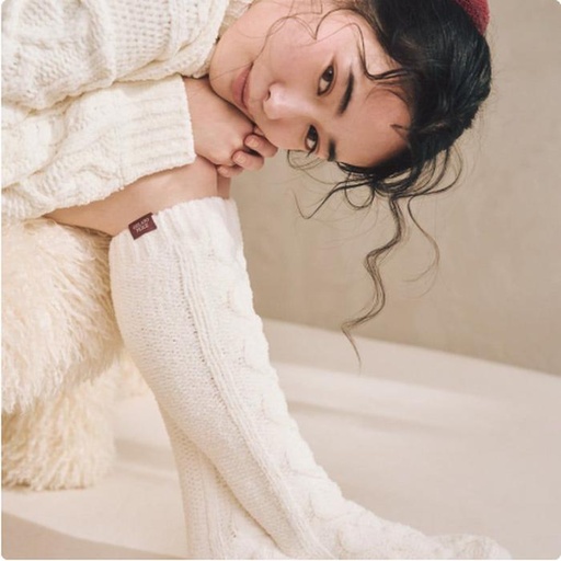 [1/22/2025-21:39-720] White Room Socks Long
